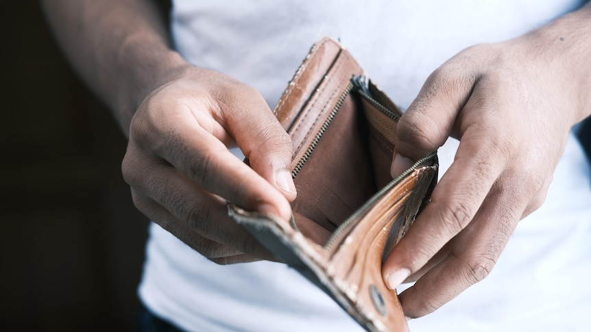 How to find support if you're experiencing heavy debt or financial hardship  - ABC Everyday
